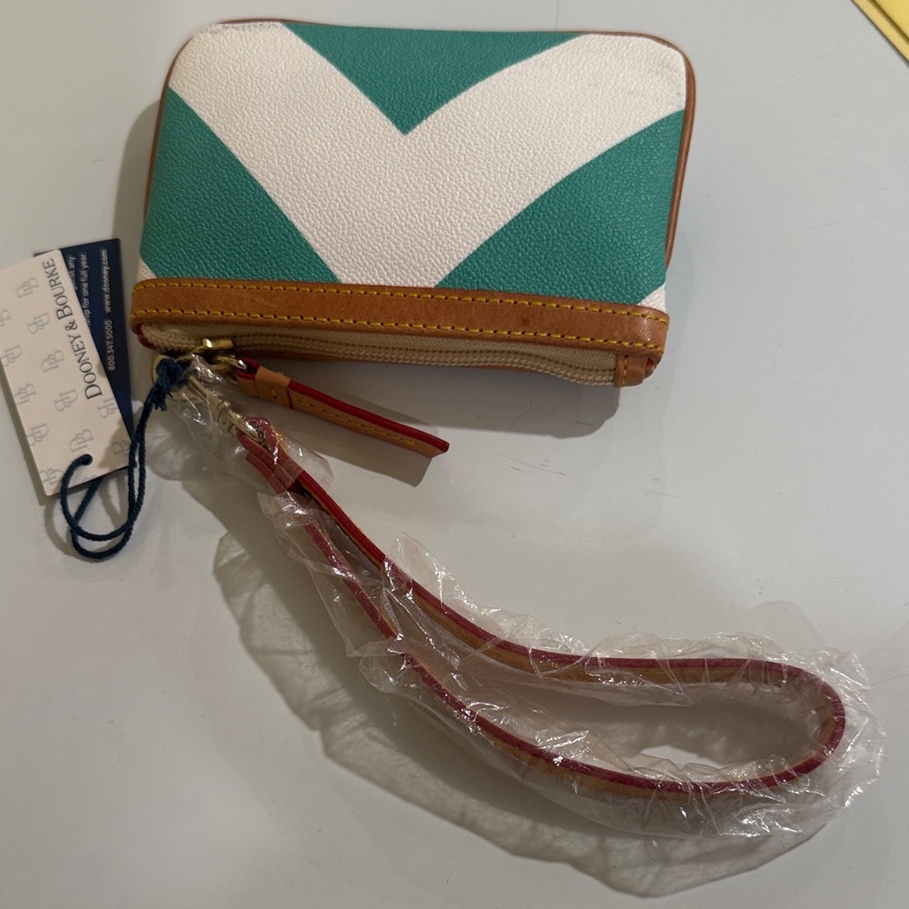 Dooney & Bourke Green and White Wristlet Dooney & Bourke pouch wallet - Picture 4 of 7